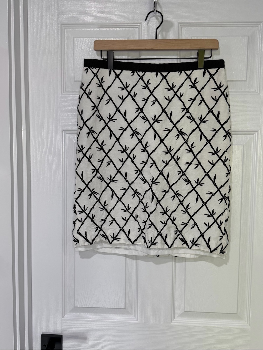 Talbots Black and White Embroidered Pencil Skirt Linen Blend